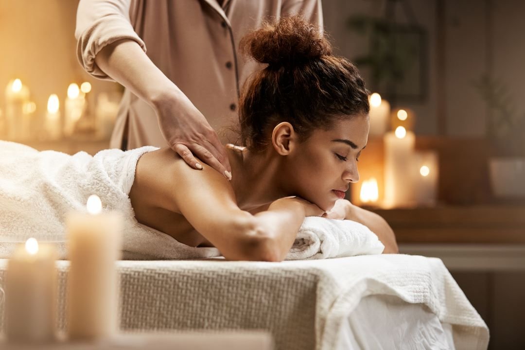 massage at Deluxie Spa